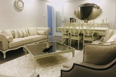 Bu Konut Fazla Geçimli Olmaya Çalışmadan Harmoniyi Tutmuş - This House Keeps Harmonic Without Trying To Be Too Late